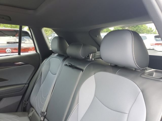 New 2026 White Volkswagen 2.0T SE R-Line Black image 9