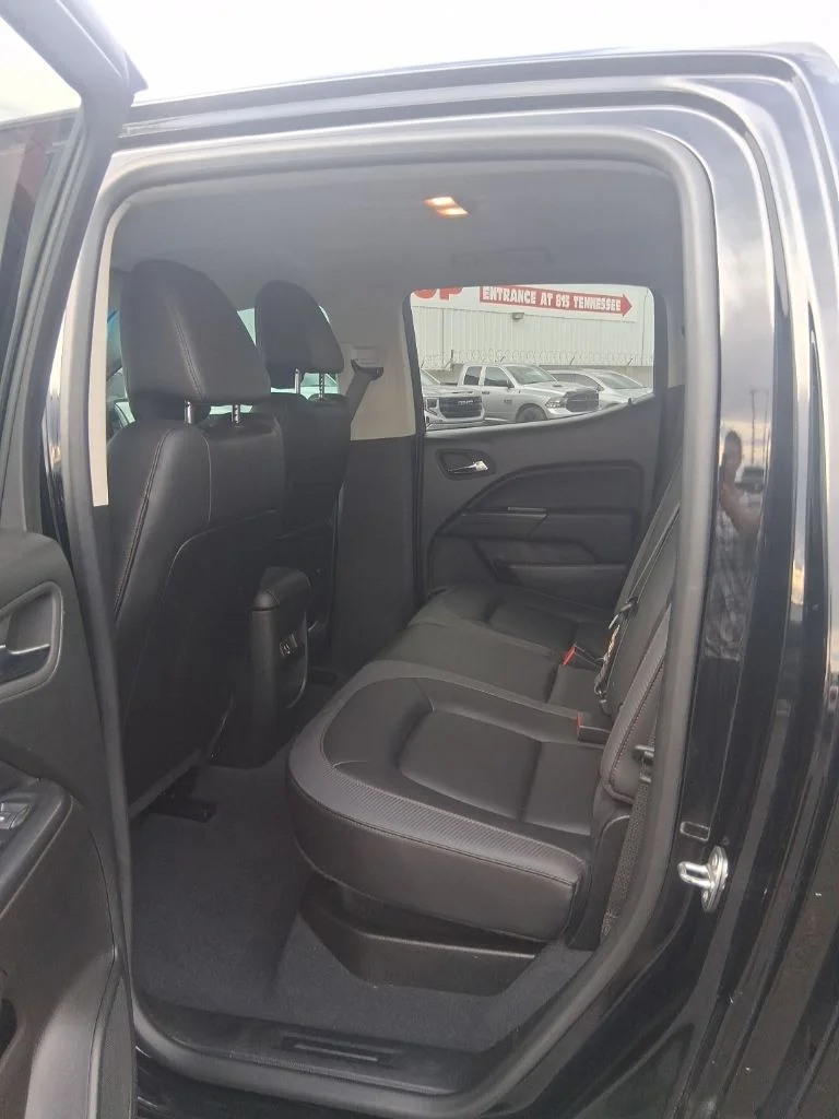 Used 2022 Black GMC AT4 w/Leather image 9