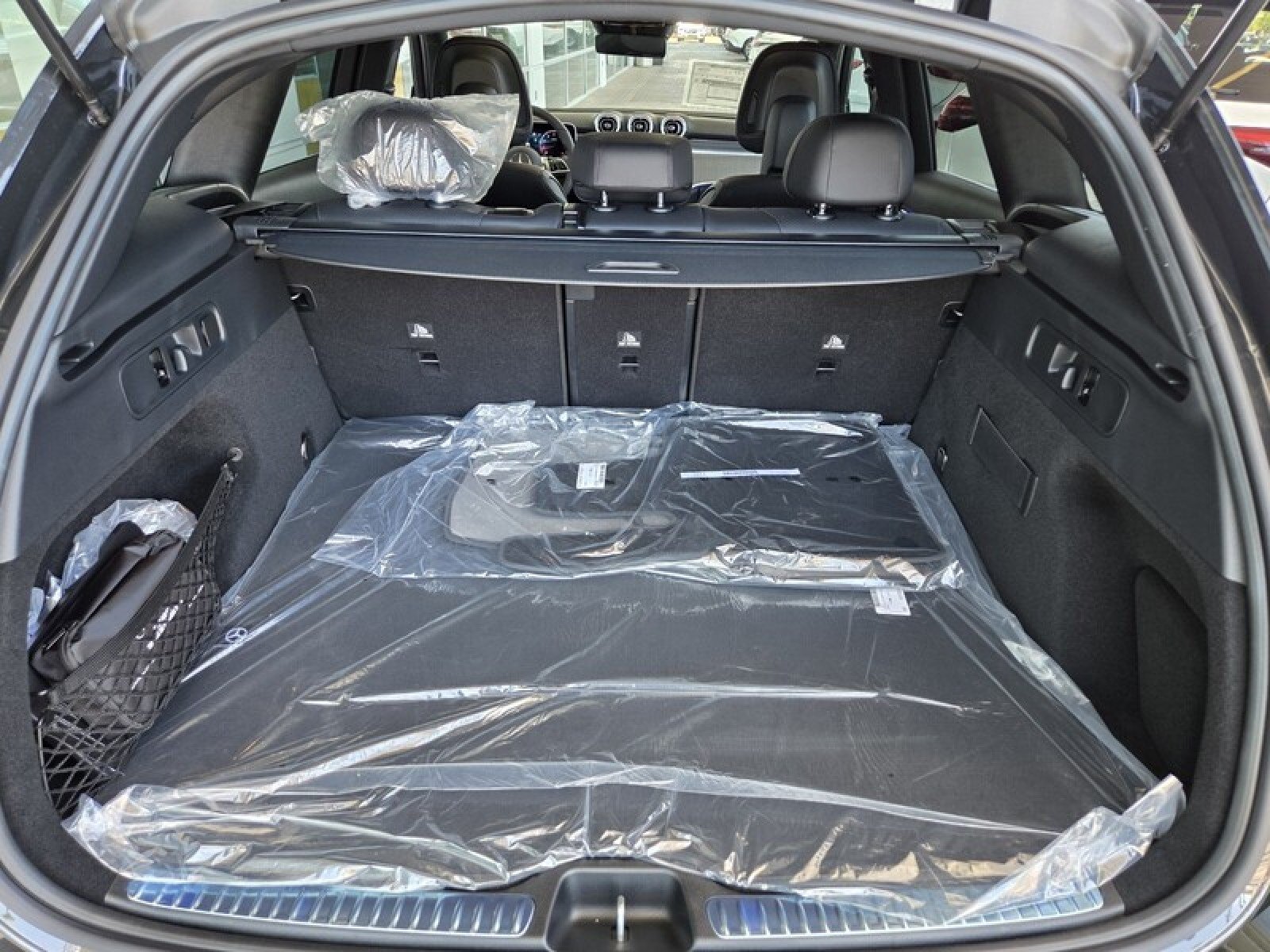 New 2026 Graphite Grey Metallic Mercedes-Benz GLC 300 SUV image 15