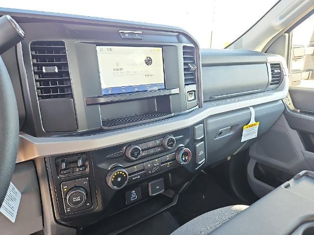 New 2027 Oxford White Ford F-350® XLT image 49