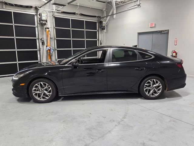 Used 2023 Black Hyundai SEL image 4