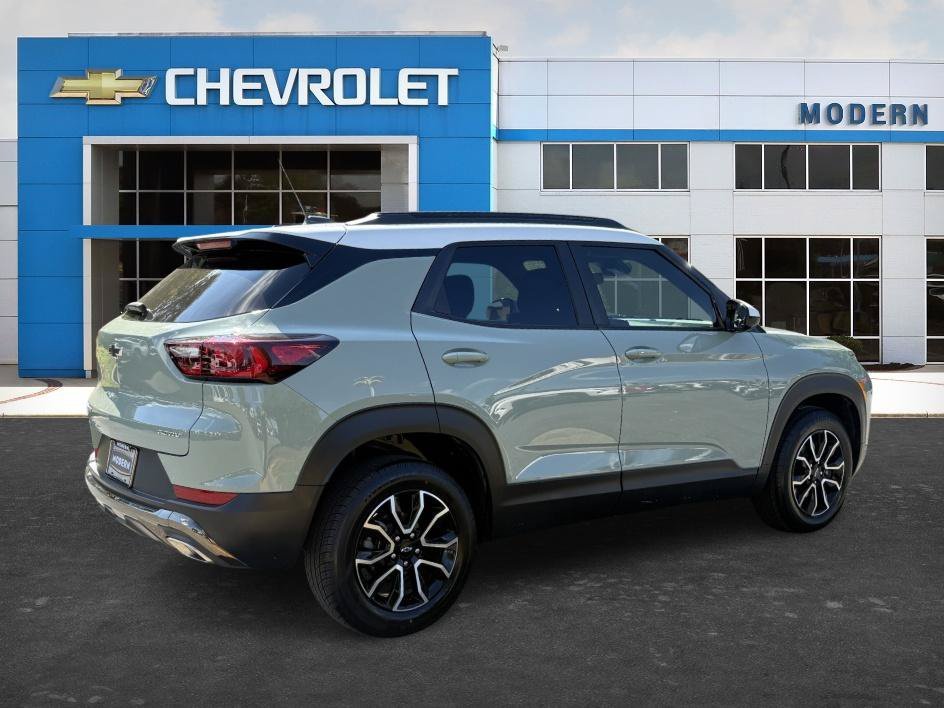 Used 2025 Cacti Green Chevrolet ACTIV image 5