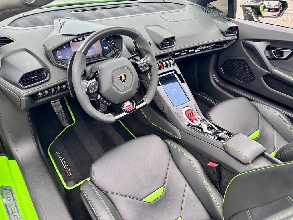 Used 2021 Verde Mantis Pearl Lamborghini  image 20