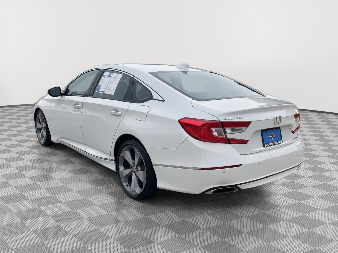 Used 2018 Champagne Frost Pearl Honda Touring 1.5T image 11