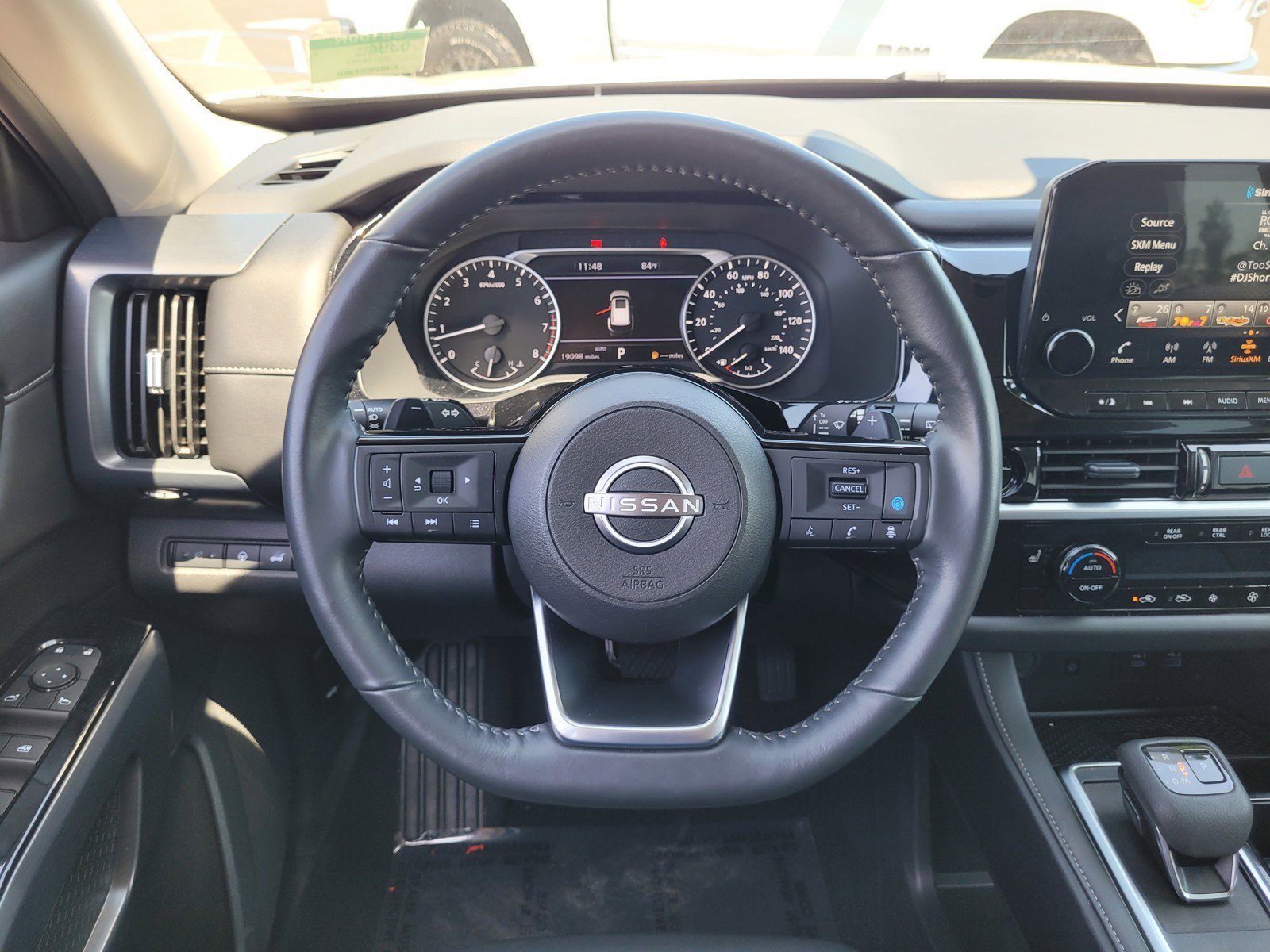 2025 Nissan Pathfinder SL - Photo 18