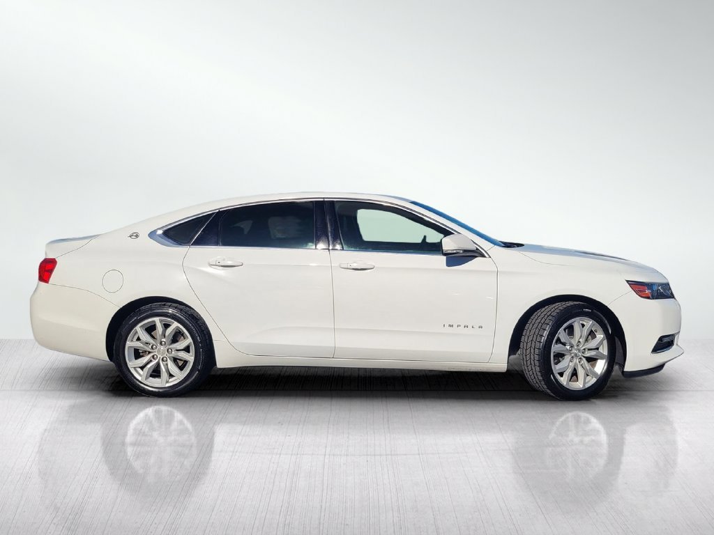 Used 2019 SUMMIT WHITE Chevrolet LT image 4
