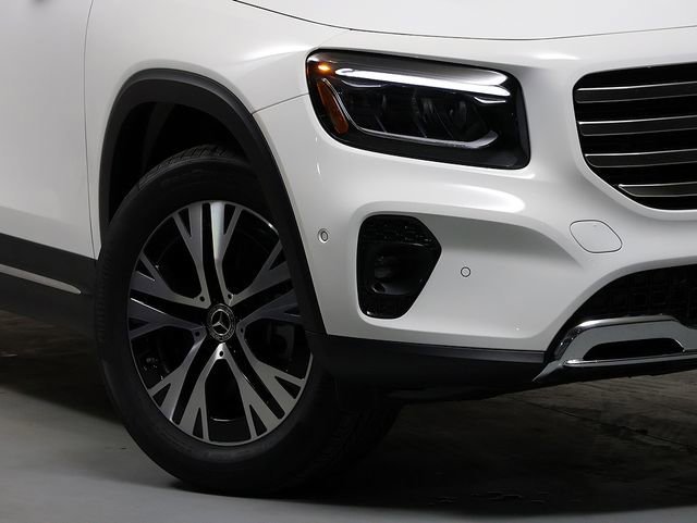 New 2026 Polar White Mercedes-Benz GLB 250 image 31