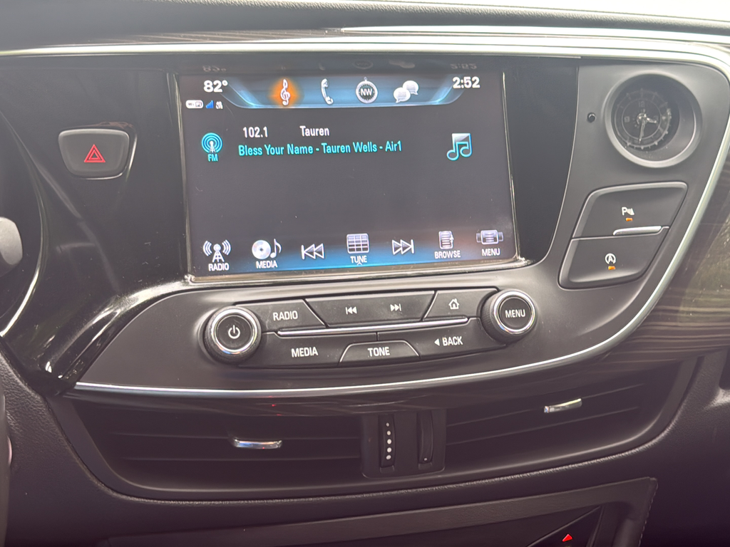 Used 2020 White Buick Essence image 14