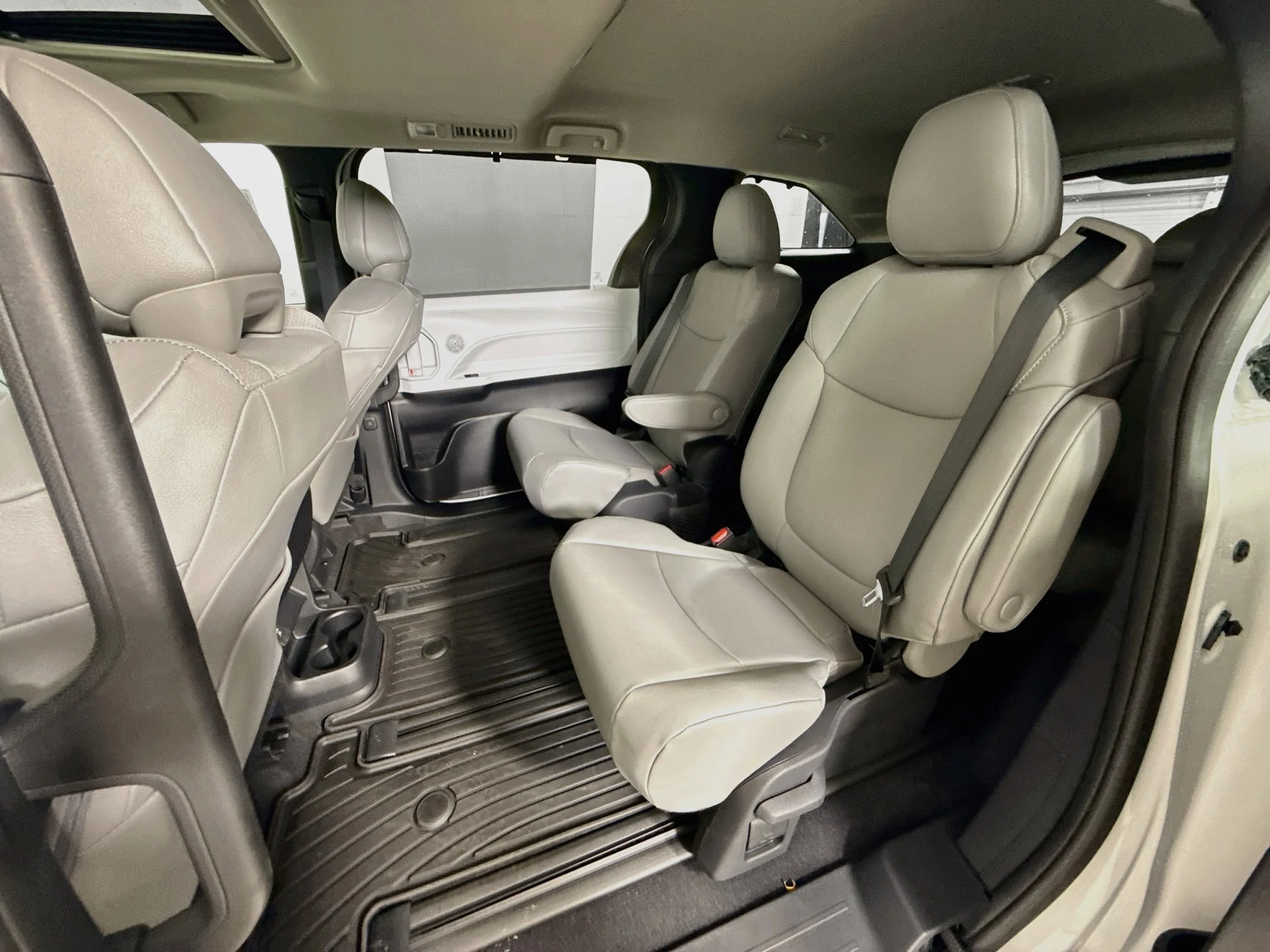 New 2026 Wind Chill Pearl Toyota XLE image 15