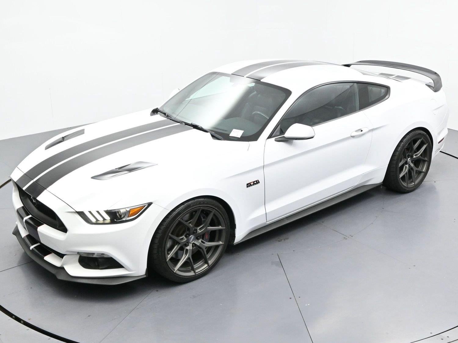 Used 2016 Oxford White Ford GT image 38