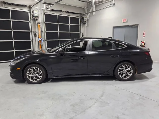 Used 2023 Black Hyundai SEL image 4