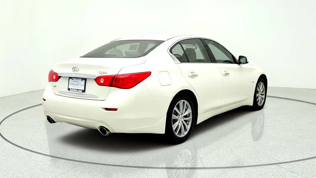 Used 2016 Majestic White INFINITI 4dr Sedan 2.0t Premium AWD w/ Premium Plus Pkg image 5