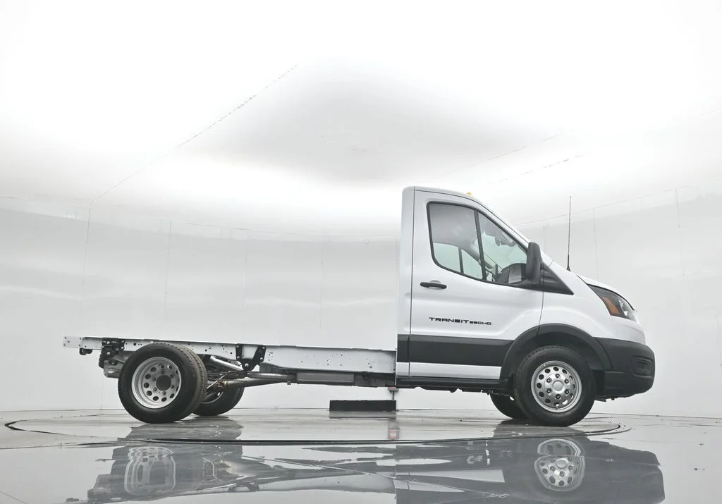 New 2026 Oxford White Ford Base image 39