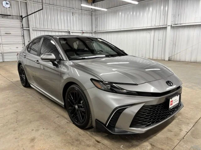 Used 2025  Toyota SE image 1