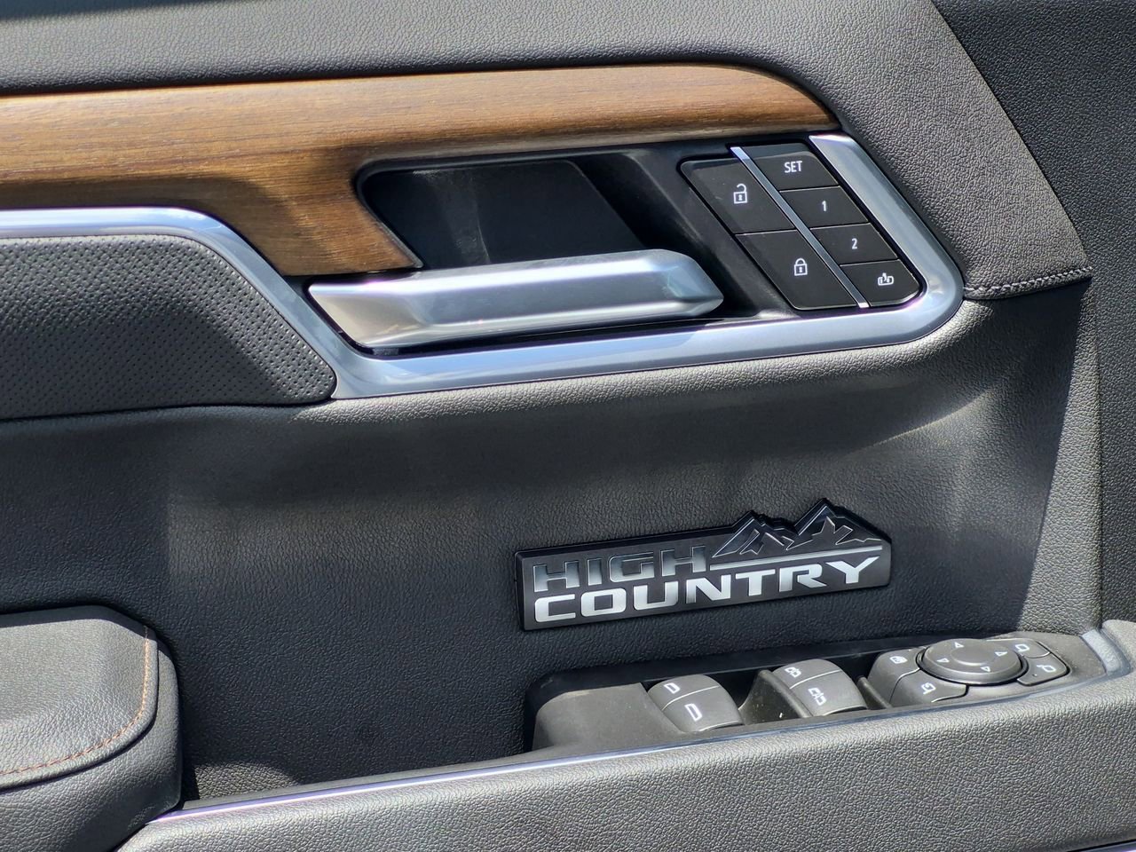 New 2026 Polar White Tricoat Chevrolet High Country image 24