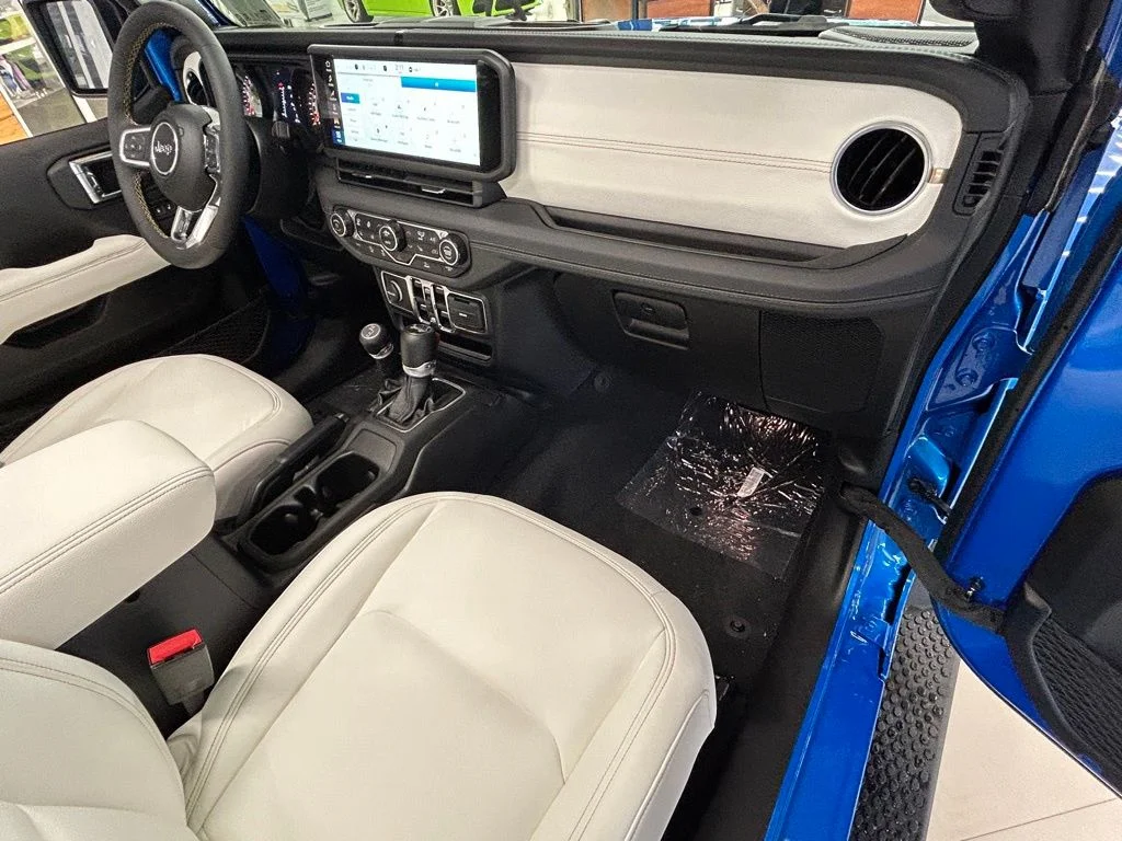 Used 2024 Blue Jeep Sahara image 18