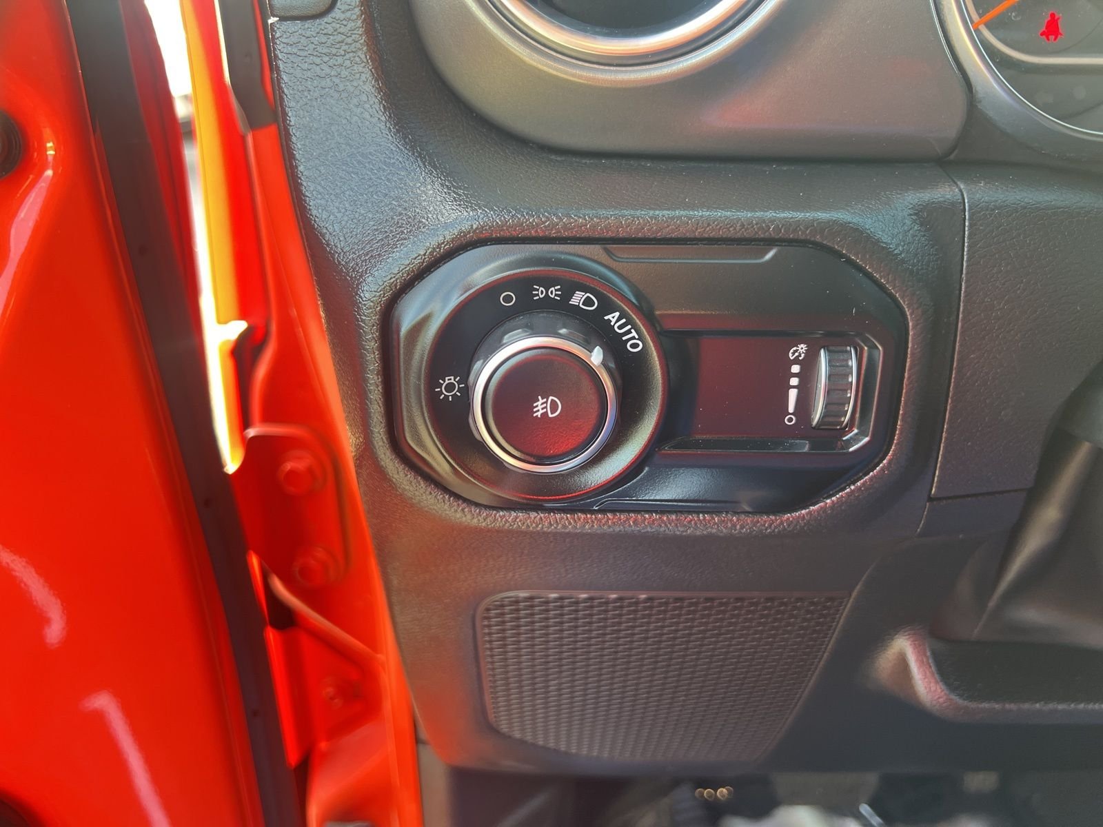 Used 2023  Jeep Sahara image 27