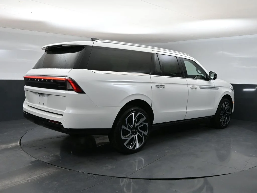 New 2026 White Lincoln Reserve image 2