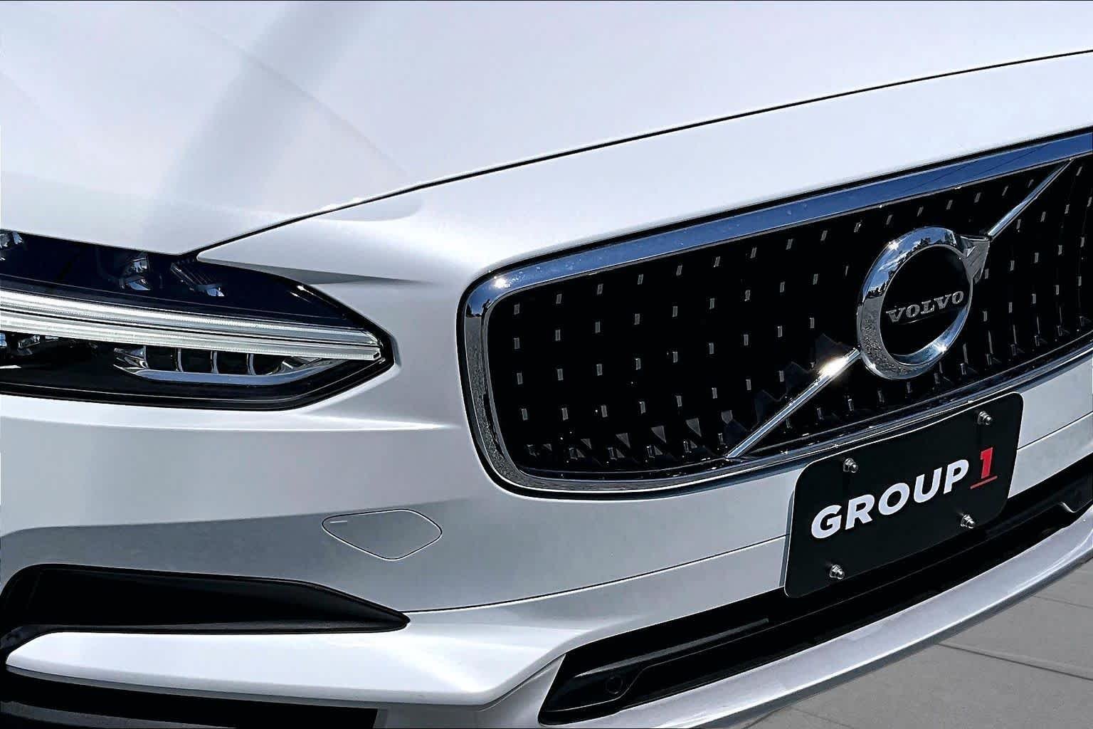 Used 2020 Crystal White Pearl Metallic Volvo  image 30