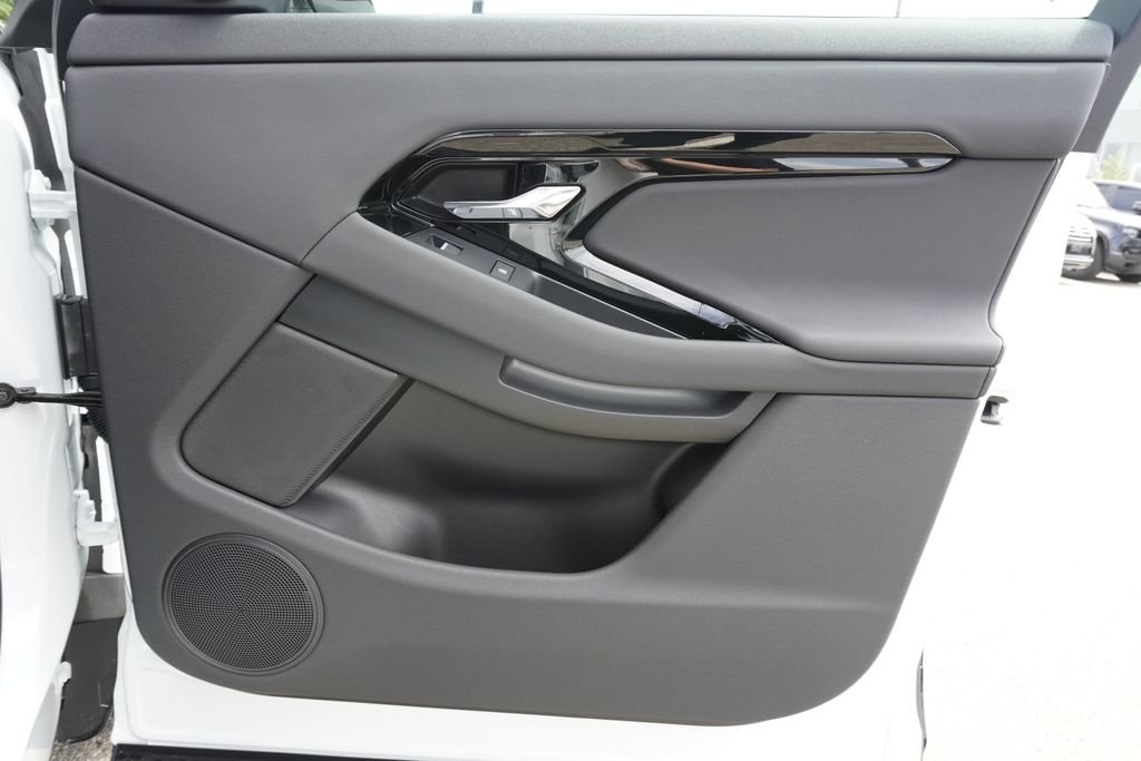 New 2026 Fuji White Land Rover Hoxton Edition image 21