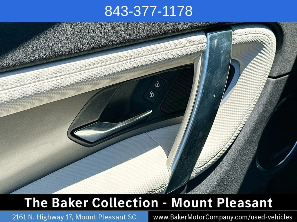 Used 2024 White Land Rover SE image 18