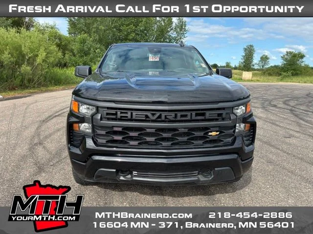 Used 2023 Black Chevrolet Custom image 3