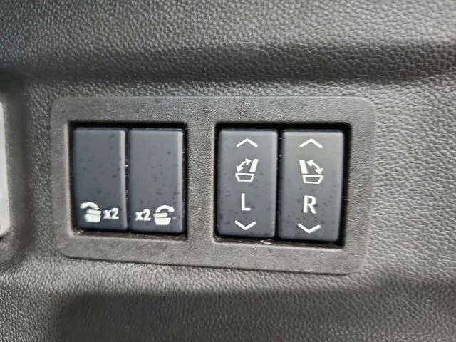 Used 2025 White GMC Denali image 53