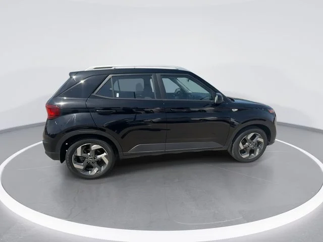Used 2022 Black Hyundai SEL image 9