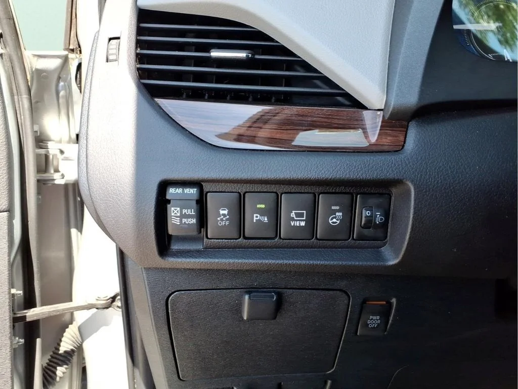 Used 2020 Silver Toyota Limited Premium image 23