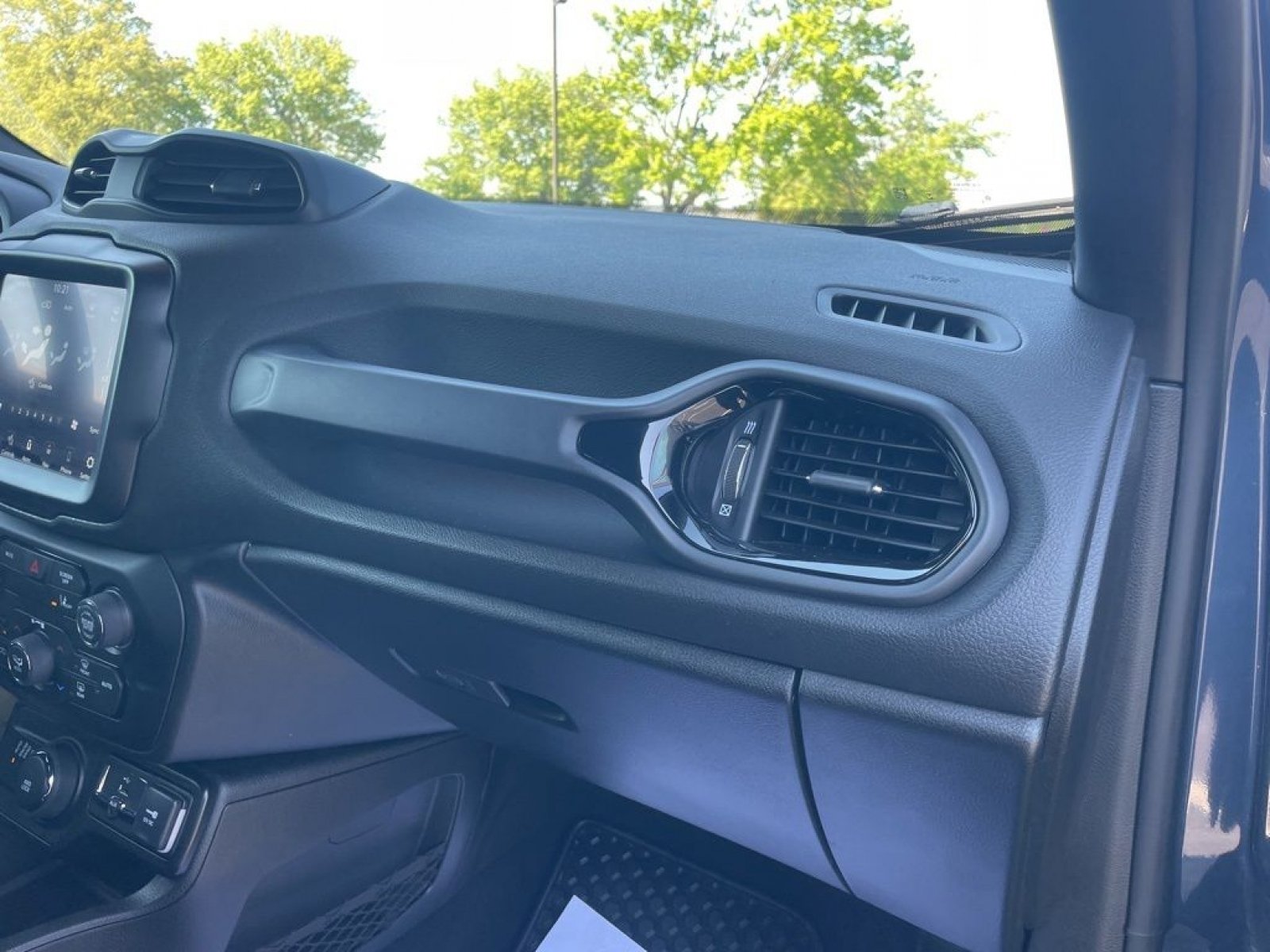 2022 Jeep Renegade Altitude - Photo 16
