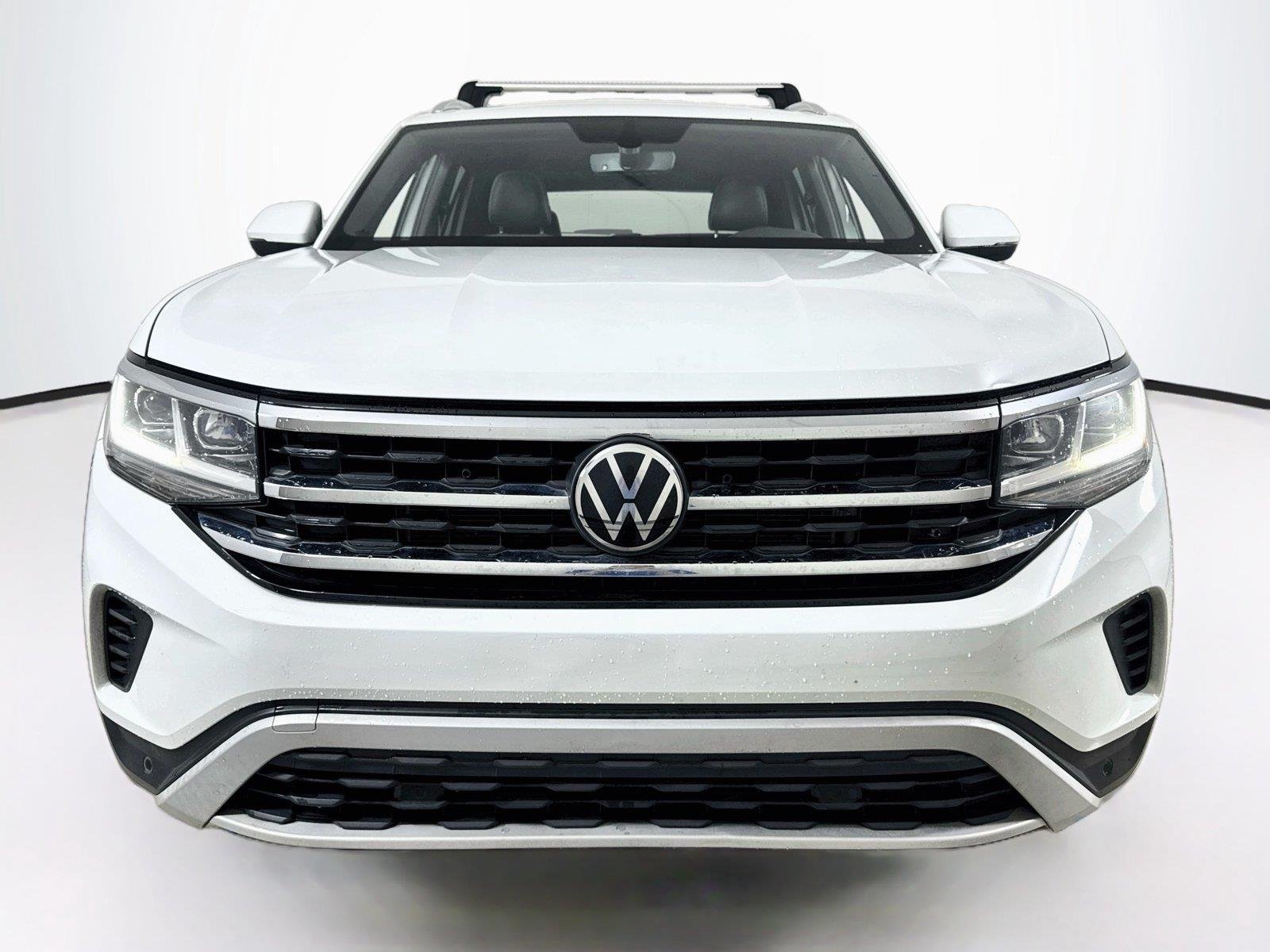 Used 2023 Pure White Volkswagen 3.6L V6 SE w/Technology image 4