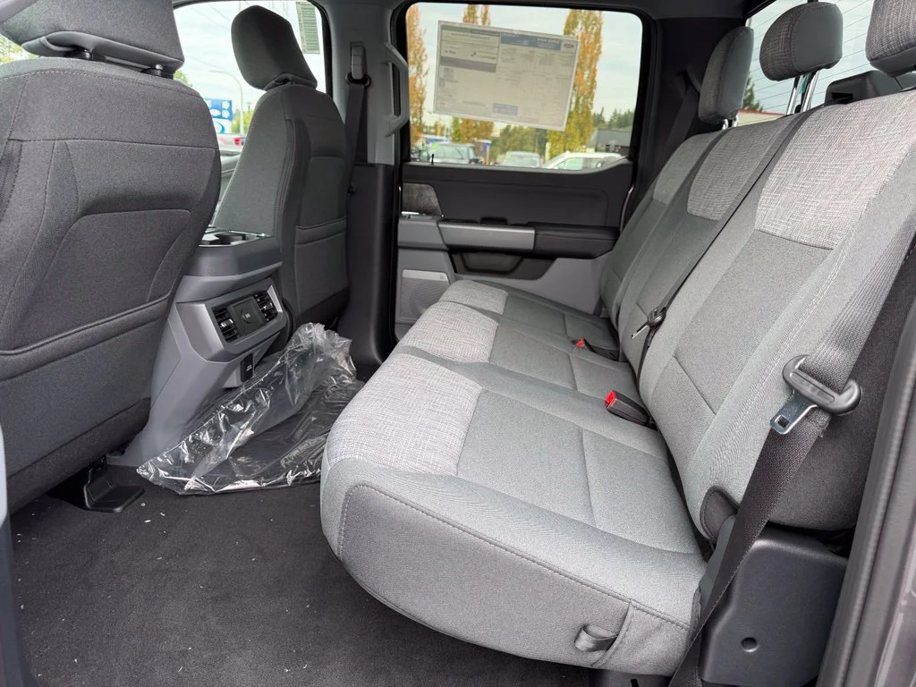 New 2027 Carbonized Gray Metallic Ford F-250® XLT image 17