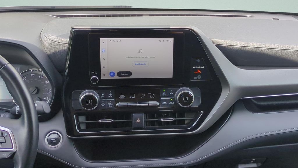 2024 Toyota Highlander LE - Photo 14