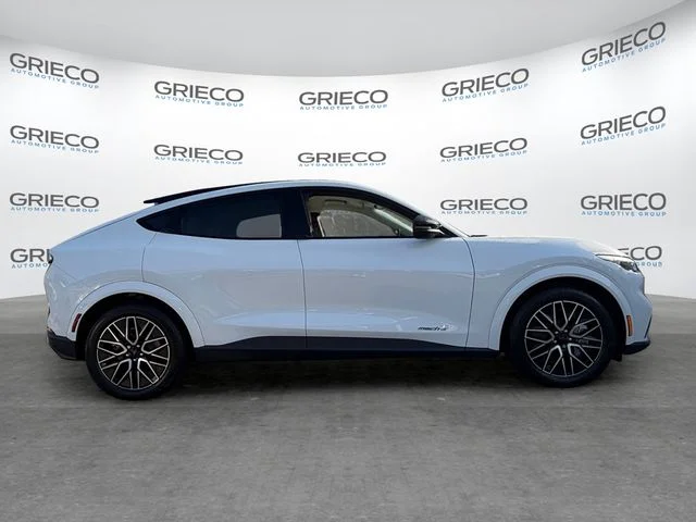 Used 2026 White Metallic Ford Premium image 33