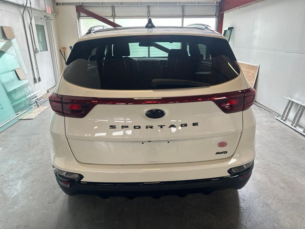 Used 2022 White Kia Nightfall image 4