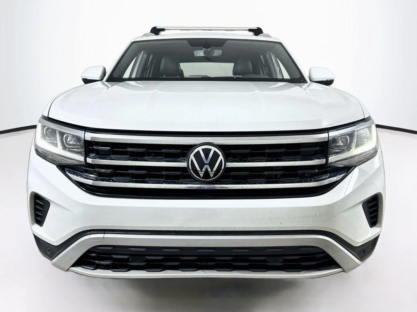 Used 2023 Pure White Volkswagen 3.6L V6 SE w/Technology image 4