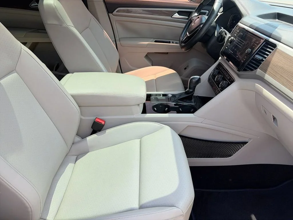 Used 2019 Pure White Volkswagen SEL image 9