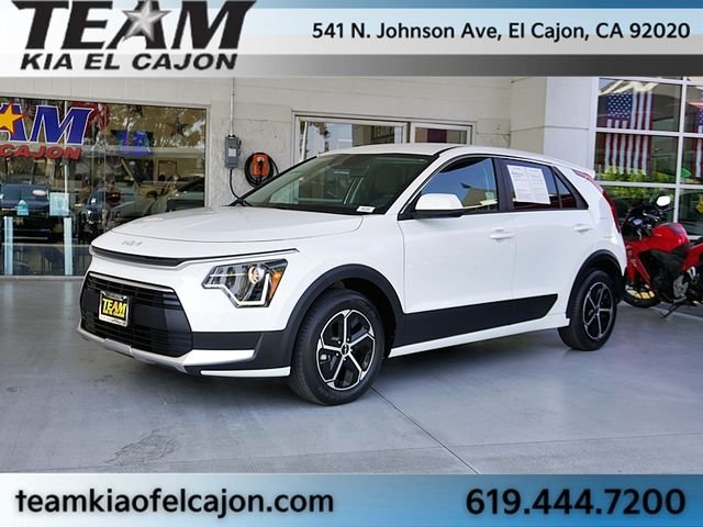 Used 2024 White Kia LX image 5