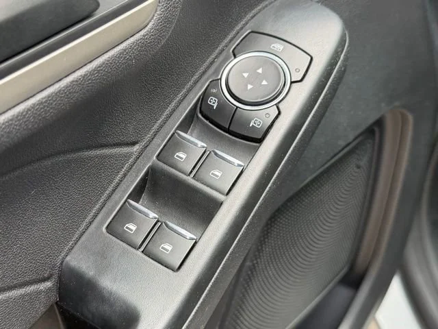 Used 2022 Silver Ford SE image 16