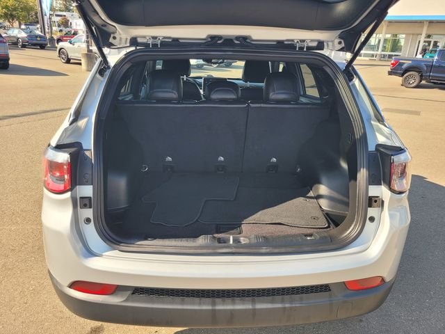 Used 2024 Silver Jeep Latitude image 11