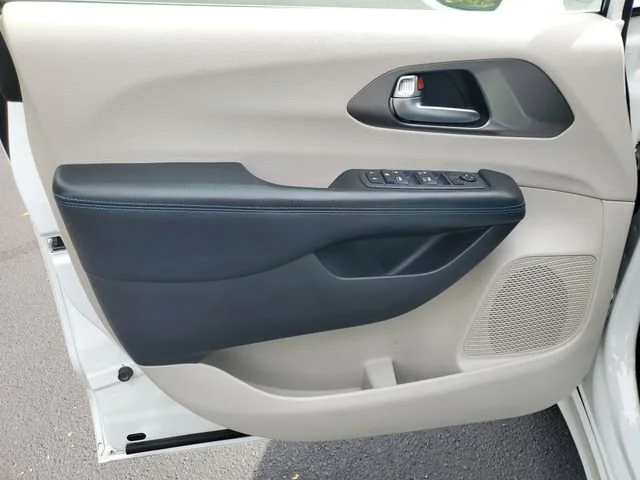 Used 2021 Bright White Cl Chrysler Touring image 8
