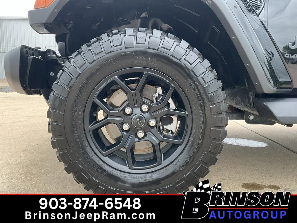 Used 2025 Black Clearcoat Jeep High Tide image 13