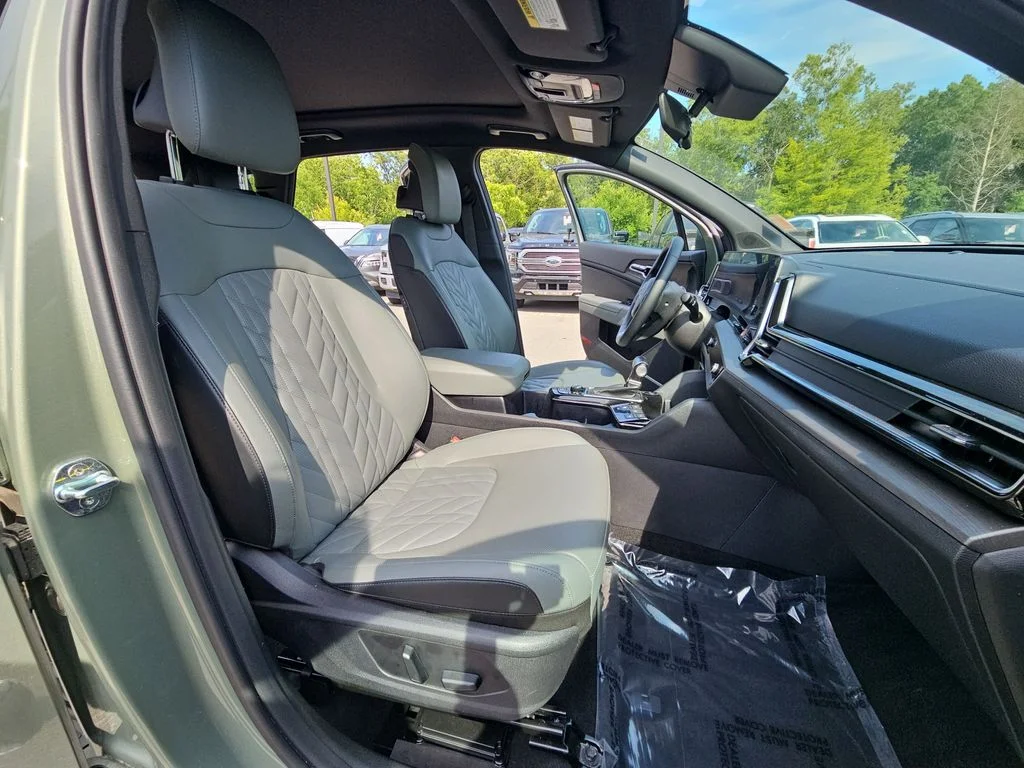Used 2023 Green Kia X-Pro Prestige image 10