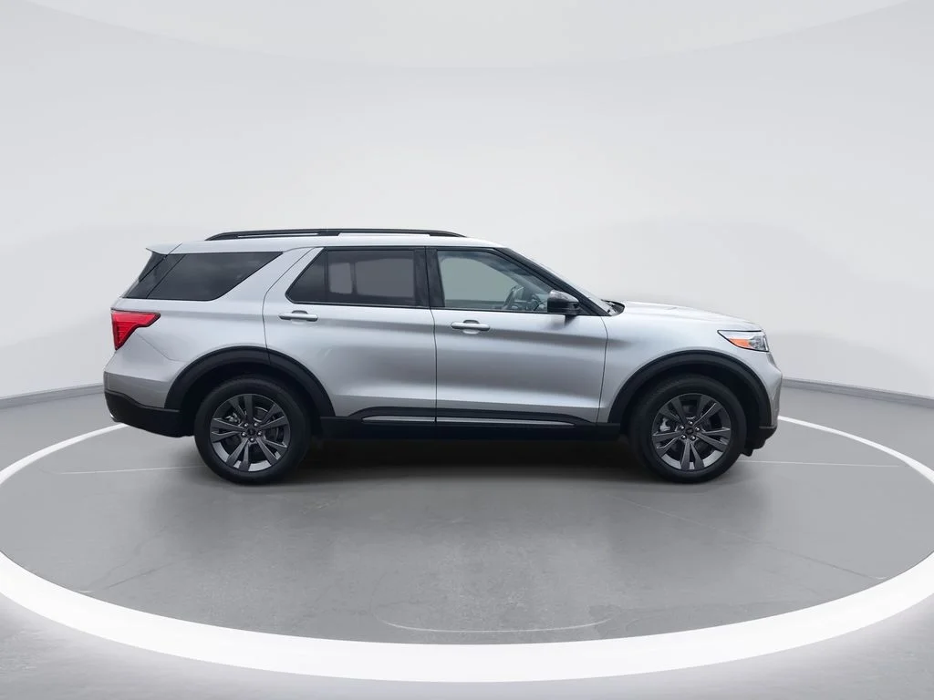 Used 2023 Silver Ford XLT image 9
