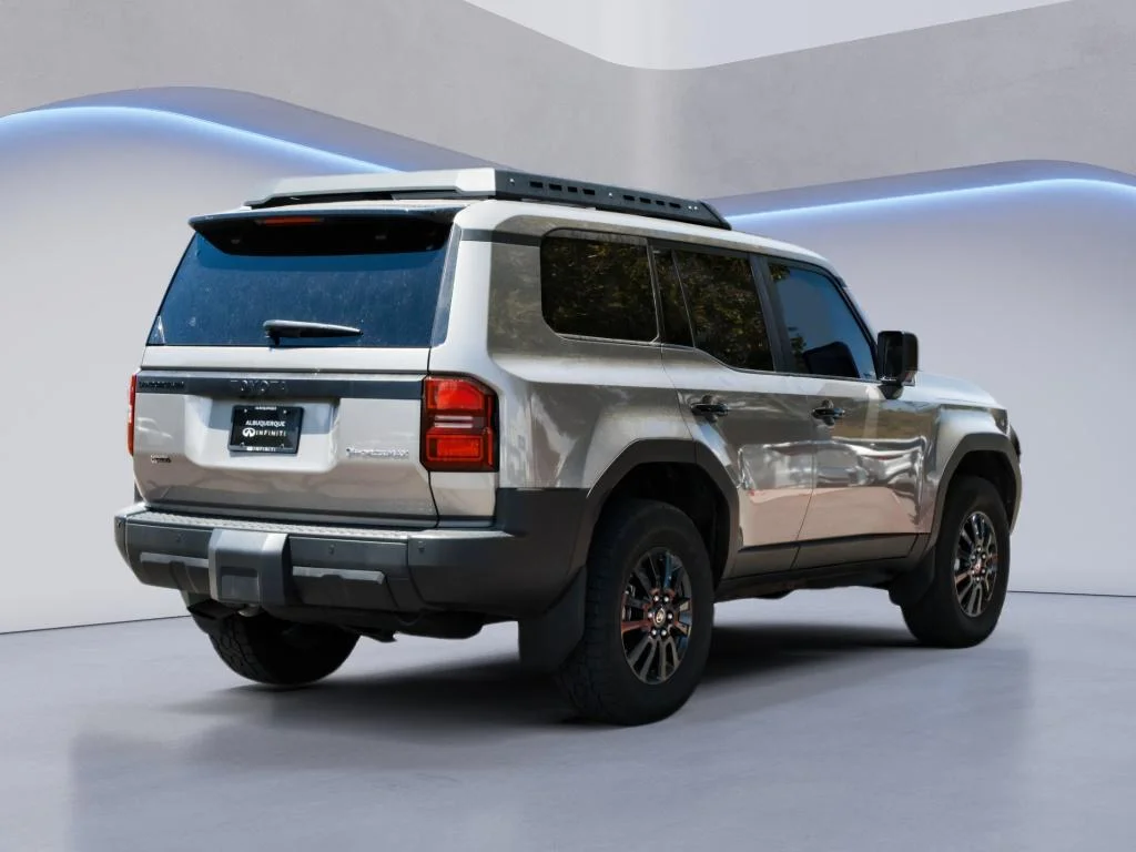 Used 2025  Toyota  image 5