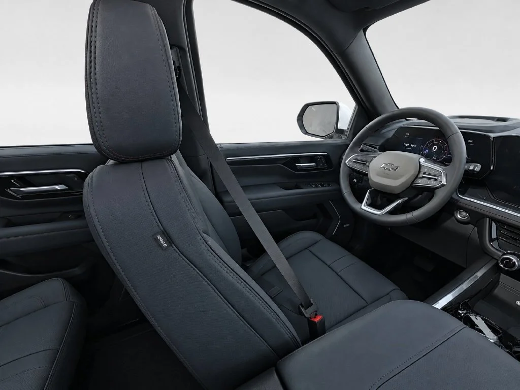 New 2027 White Chevrolet RST image 27