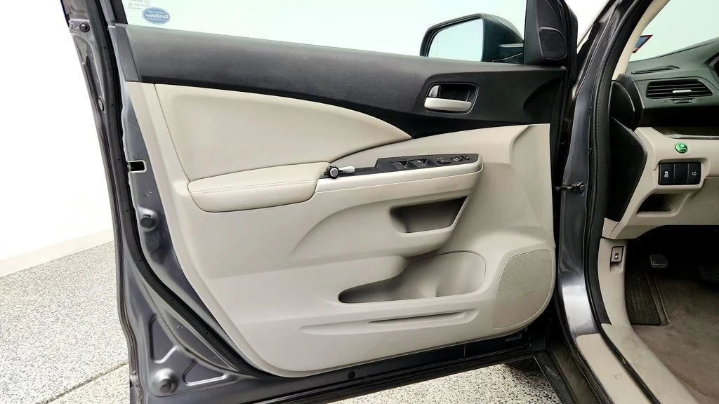 Used 2014 Polished Metal Metallic Honda EX-L image 11