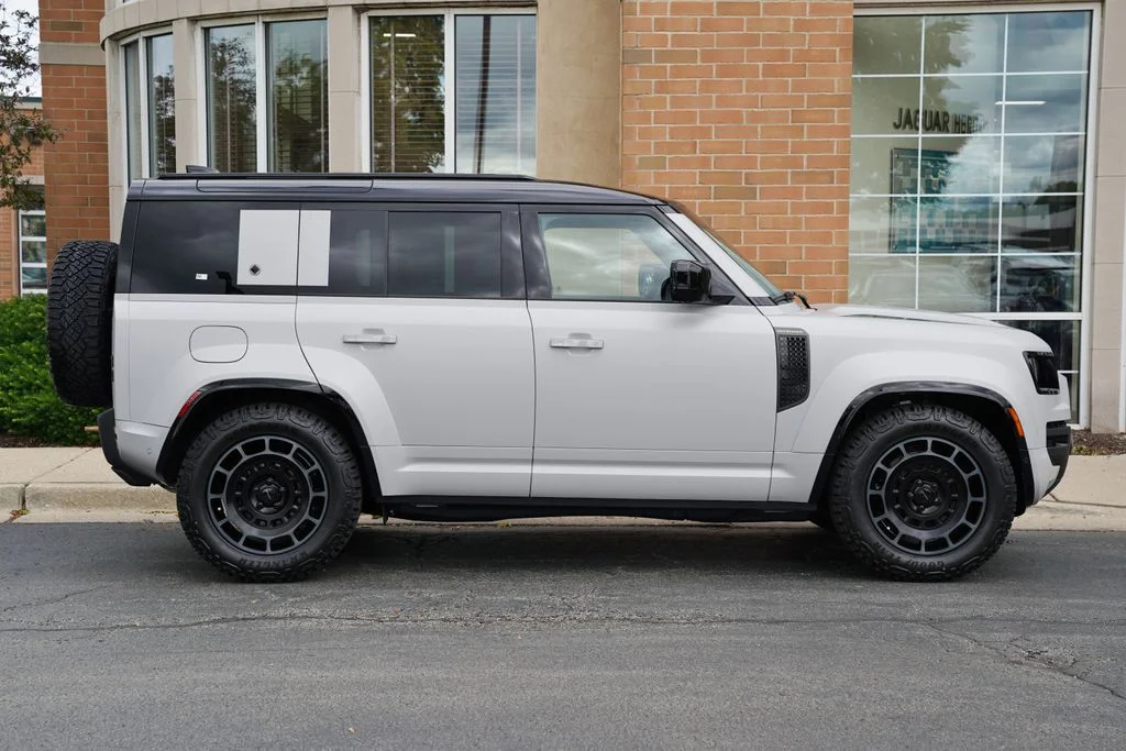 New 2026 Borasco Grey Land Rover OCTA image 8