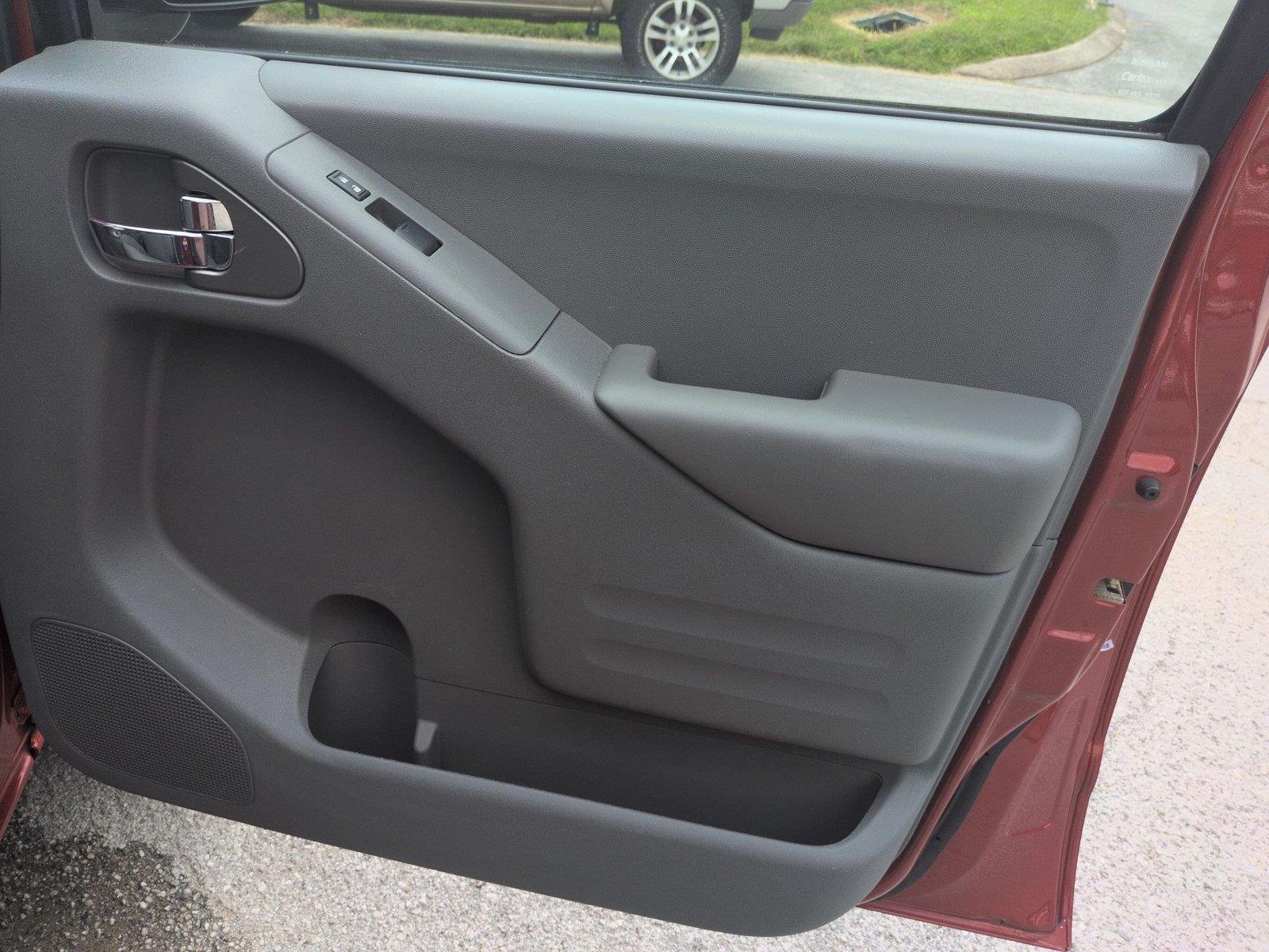 Used 2018 Lava Red Nissan SV V6 image 35
