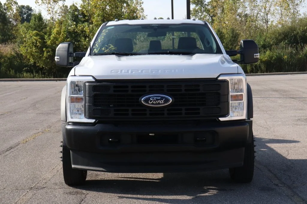 New 2025 Oxford White Ford F-550® XL image 2